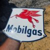 Mobilgas pump plate